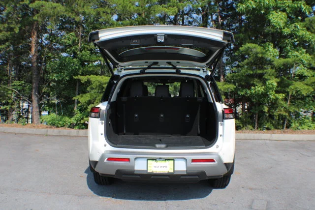 Used 2024 Pearl White Tricoat Nissan SL image 16