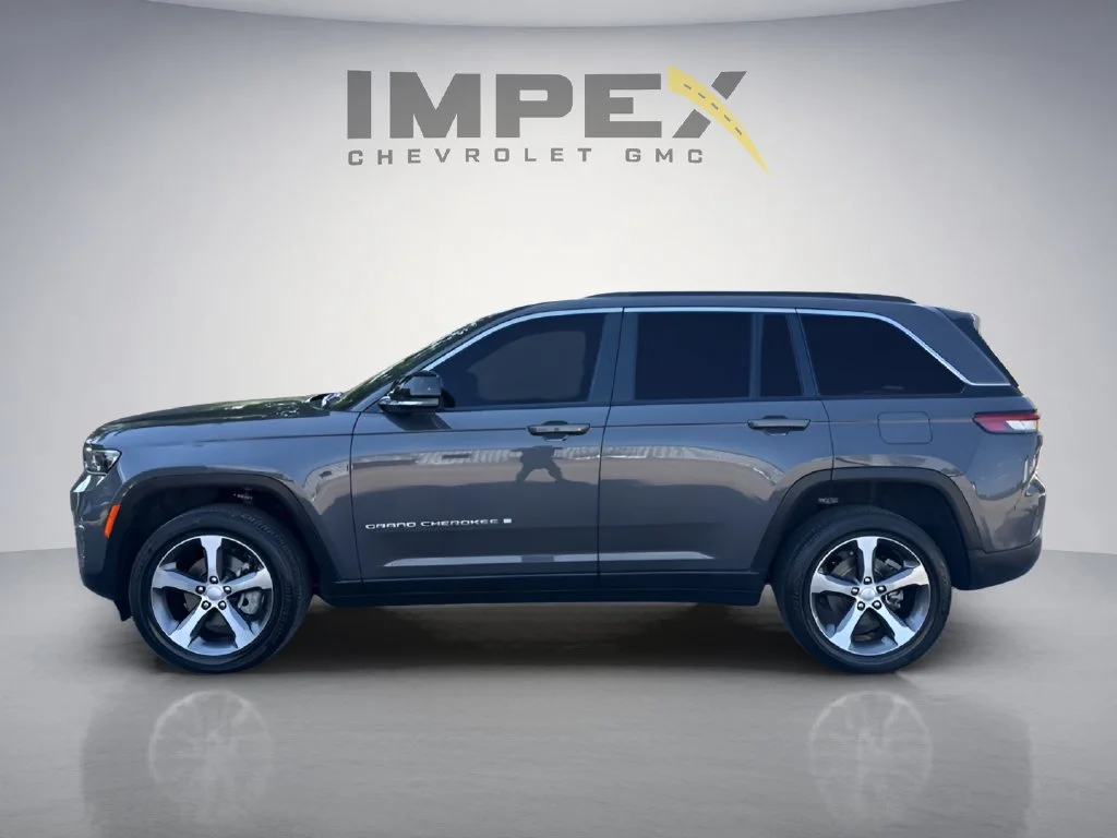 Used 2024 Gray Jeep Limited image 2