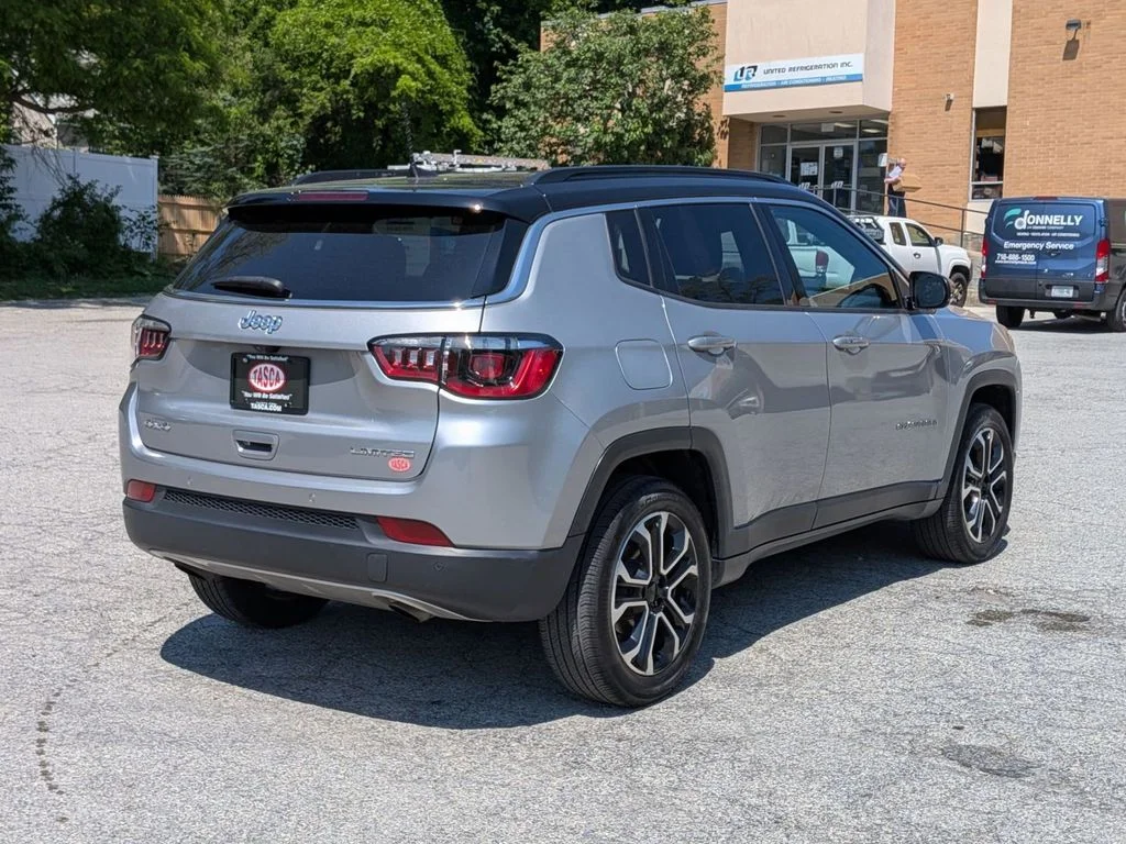 Used 2023 Silver Jeep Limited image 3