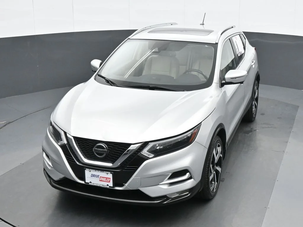Used 2021 Silver Nissan SL image 16