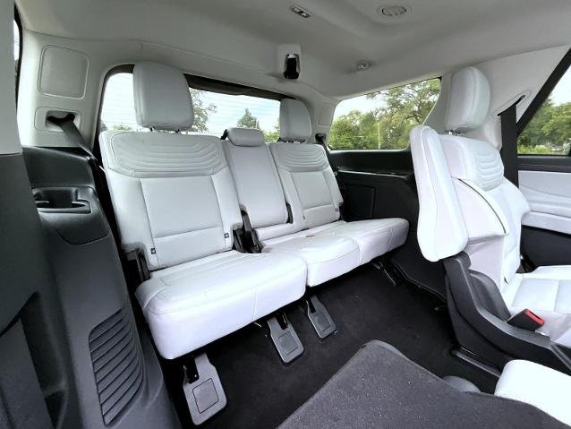 New 2027 Star White Metallic Tri-Coat Ford Platinum image 55