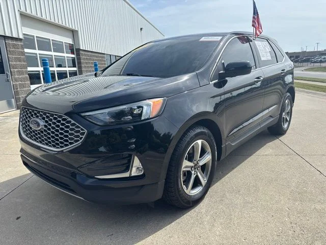 Certified Used 2024 Agate Black Metallic Ford SEL image 4