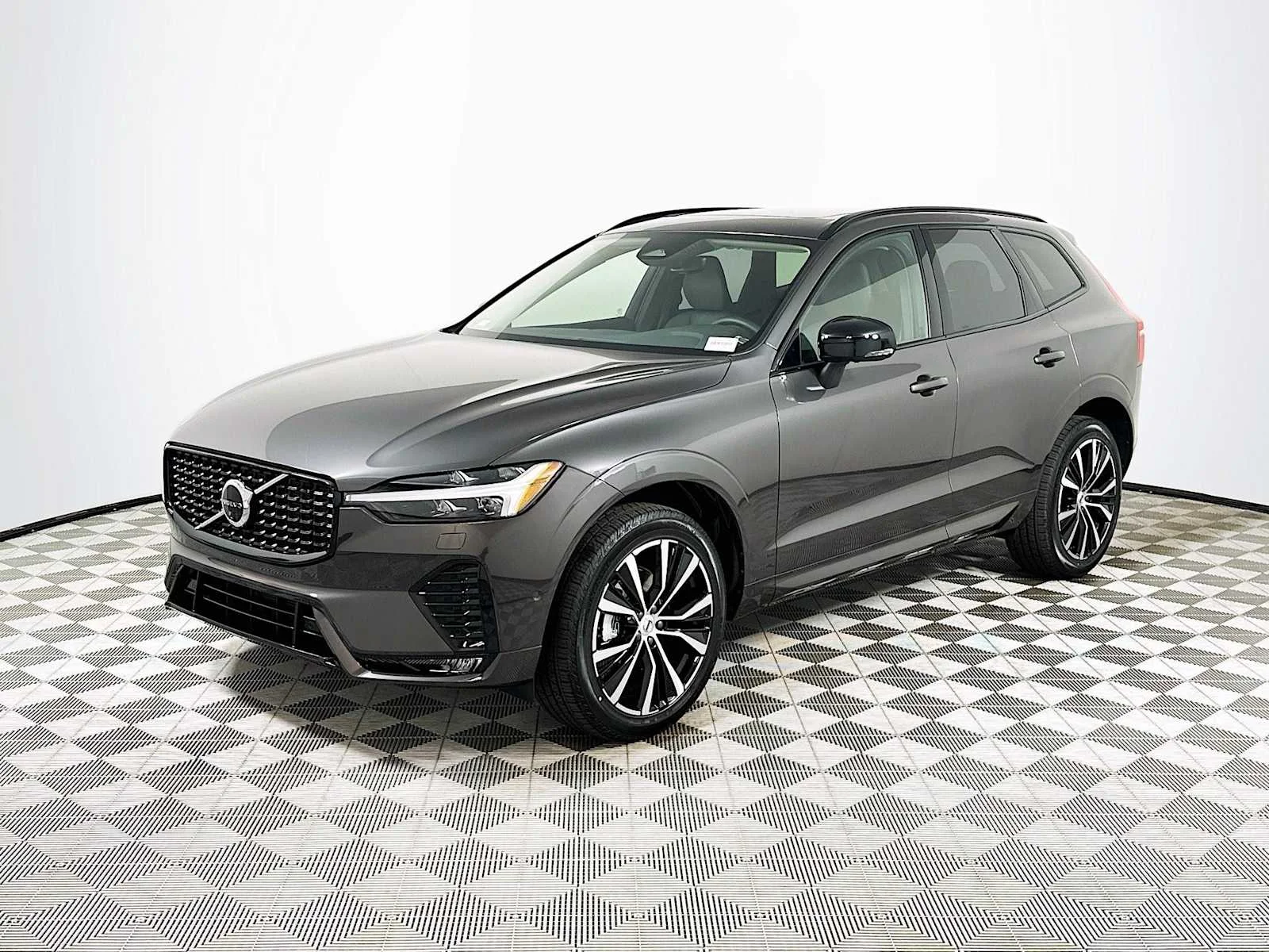 Certified Used 2025 Platinum Grey Volvo Plus image 3