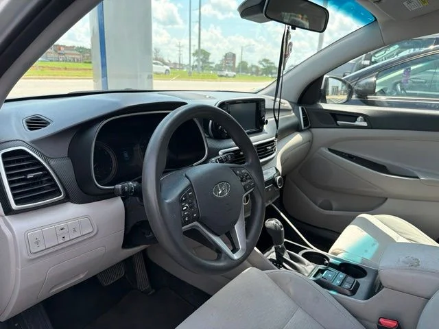 Used 2019 Molten Silver Hyundai SE image 18