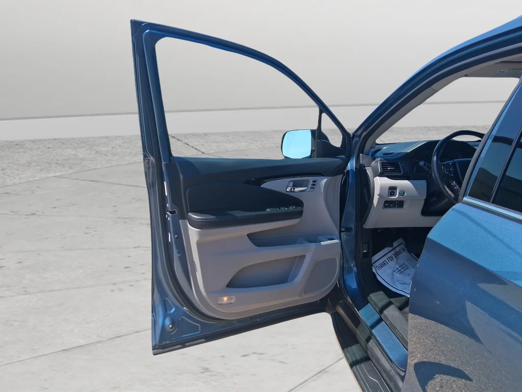 Used 2016 Blue Honda Elite image 31