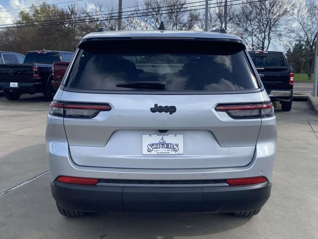 New 2026 Silver Zynith Exterior Paint Jeep Limited image 34