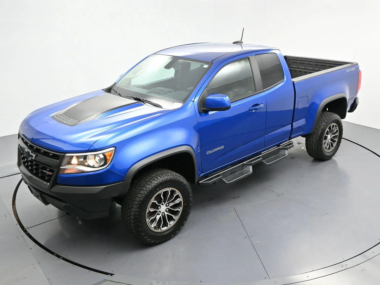 Used 2020 KINETIC BLUE METALLIC Chevrolet 4WD ZR2 image 39