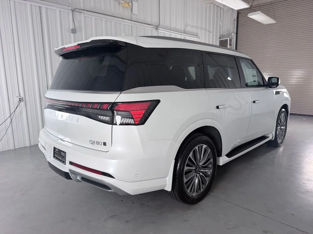 New 2027 RADIANT WHITE INFINITI Luxe 4WD image 6