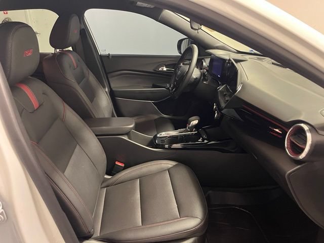 Used 2025 Summit White Chevrolet 2RS image 21