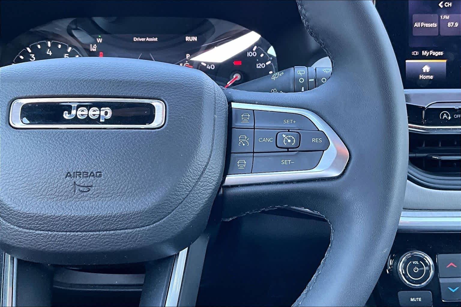 Used 2025 Red Hot Pearlcoat Jeep Limited image 21
