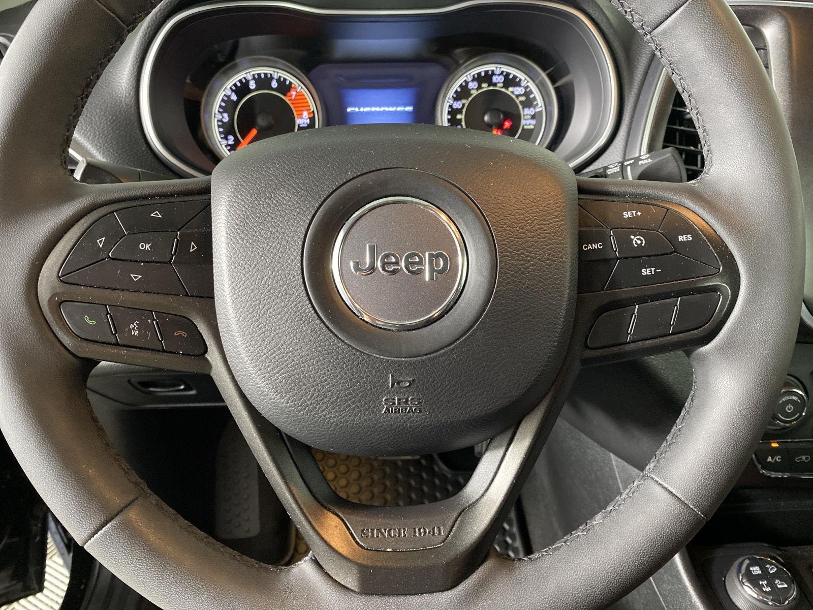 Used 2022 Diamond Black Crystal Pearlcoat Jeep Trailhawk image 14
