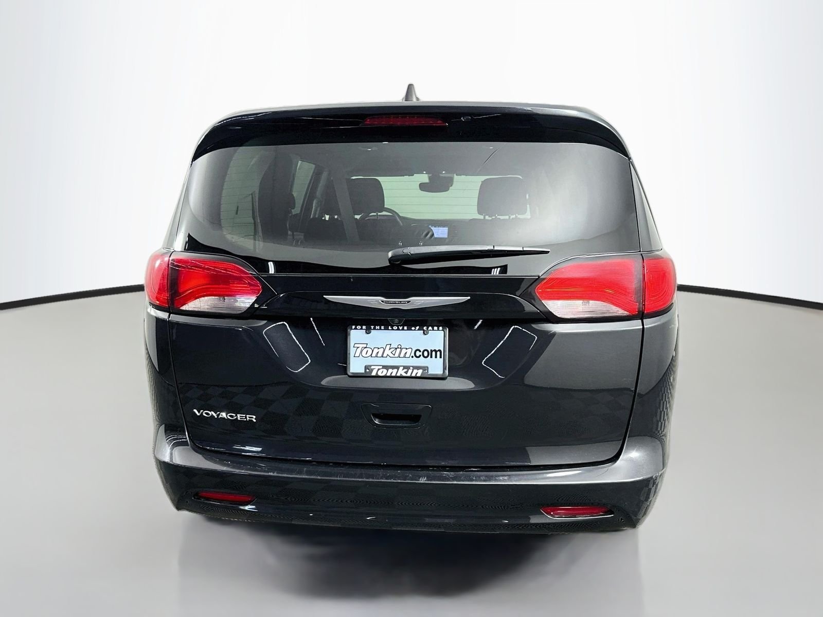 Used 2023 Brilliant Black Crystal Pearlcoat Chrysler LX image 7