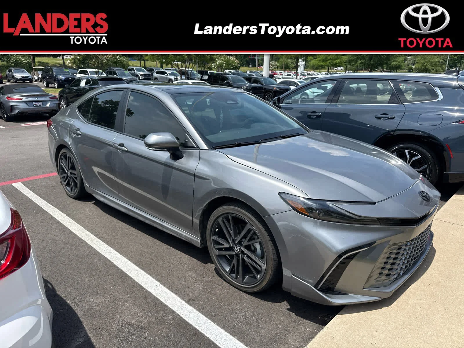 2025 Toyota Camry XSE Hybrid's photo