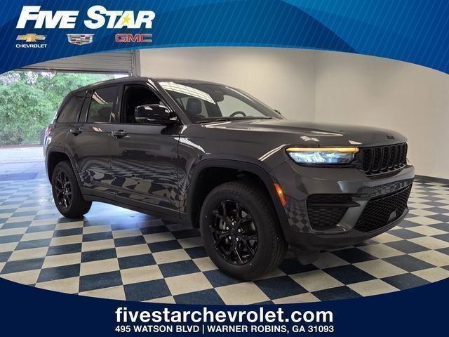Used 2024 Gray Jeep Altitude image 1