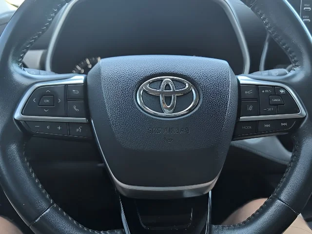 Used 2021 Magnetic Gray Metallic Toyota XLE image 17