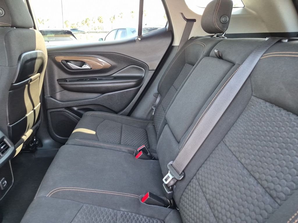Used 2018 White GMC SLE image 29
