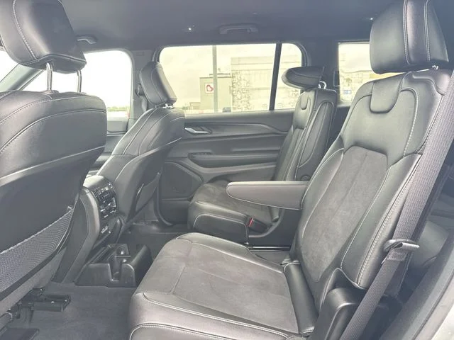 Used 2023 Silver Jeep Altitude image 21