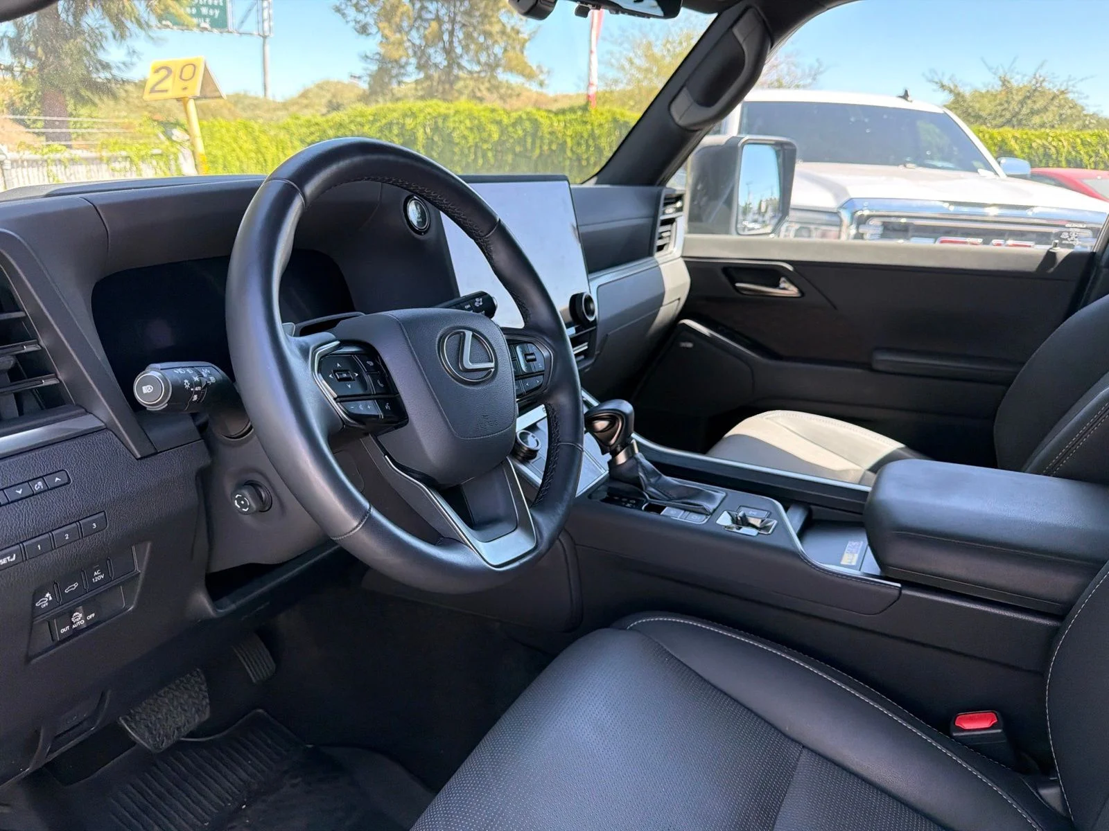 Used 2024 Incognito Lexus 550 Luxury+ image 8