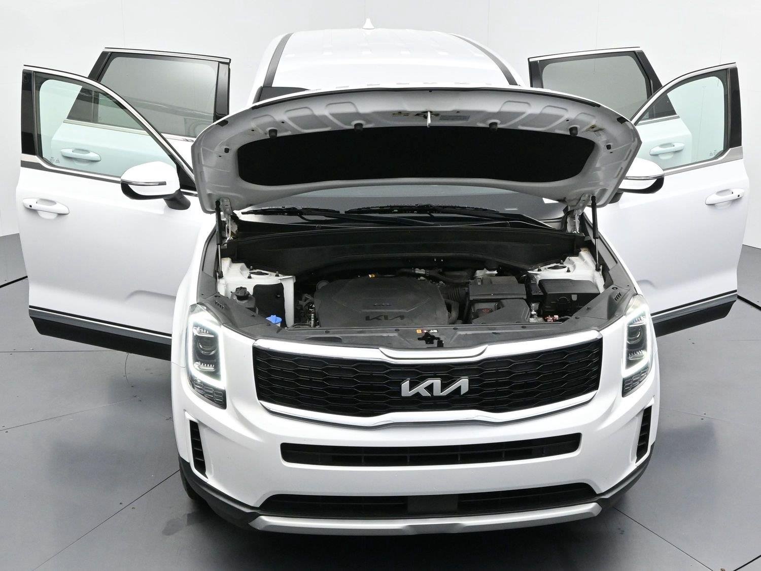 Used 2022 Glacial White Pearl Kia LX image 39