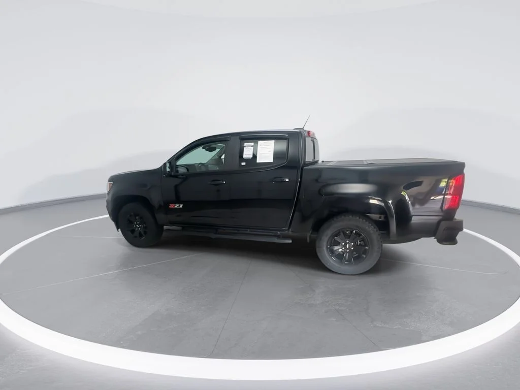 Used 2022 Black Chevrolet Z71 image 5