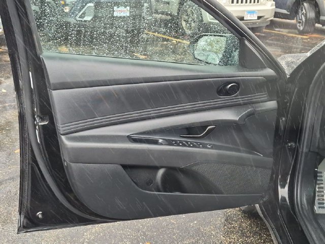 Used 2025 Black Hyundai SEL Sport image 12