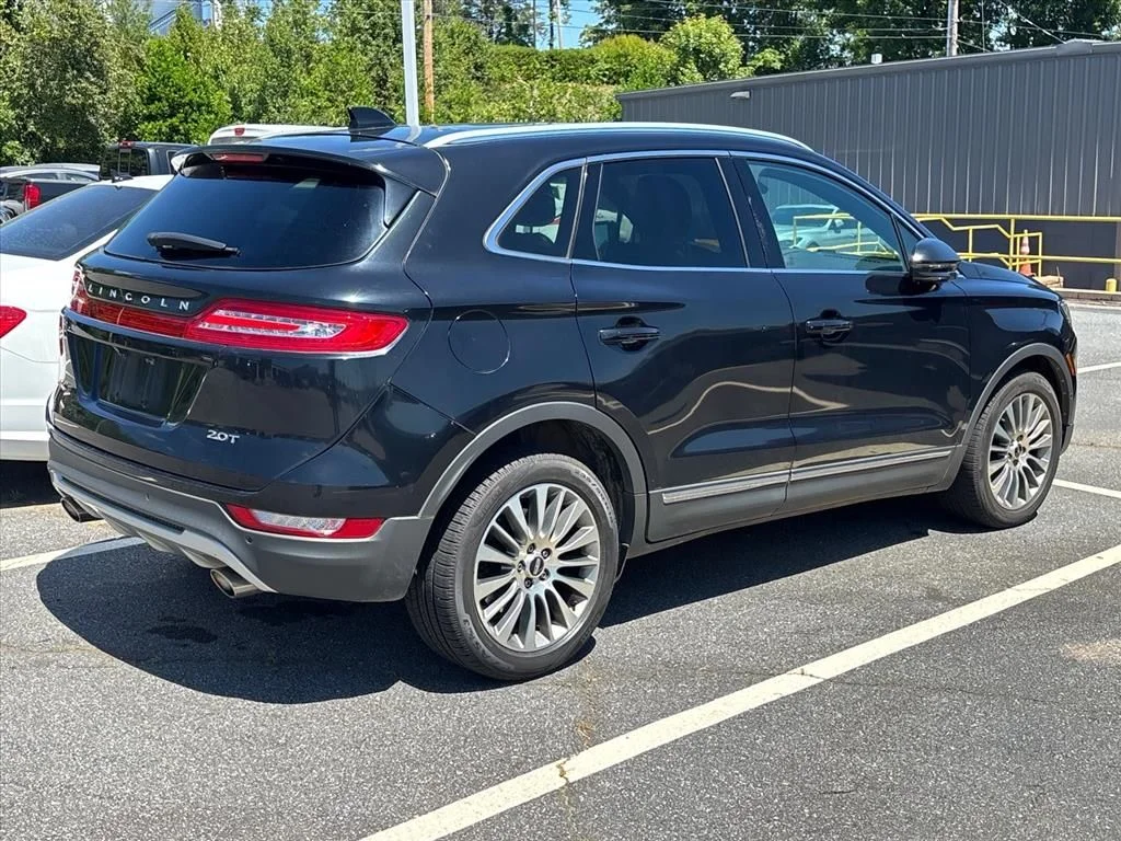 Used 2017 Black Lincoln Reserve image 9