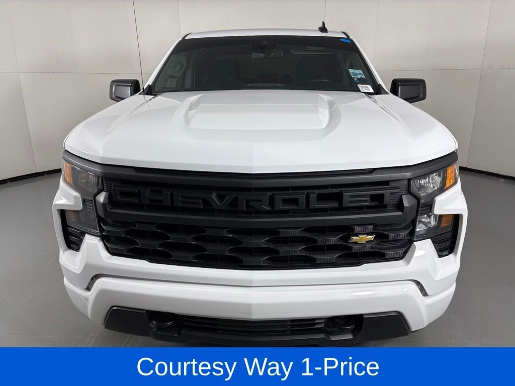 Used 2024 White Chevrolet Custom image 4