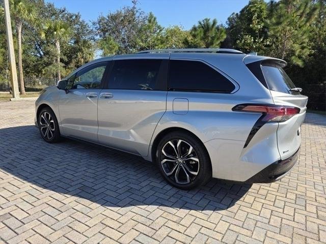 2025 Toyota Sienna Platinum - Photo 8