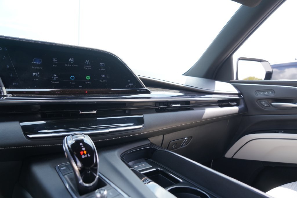 Used 2021 White Cadillac Sport image 17
