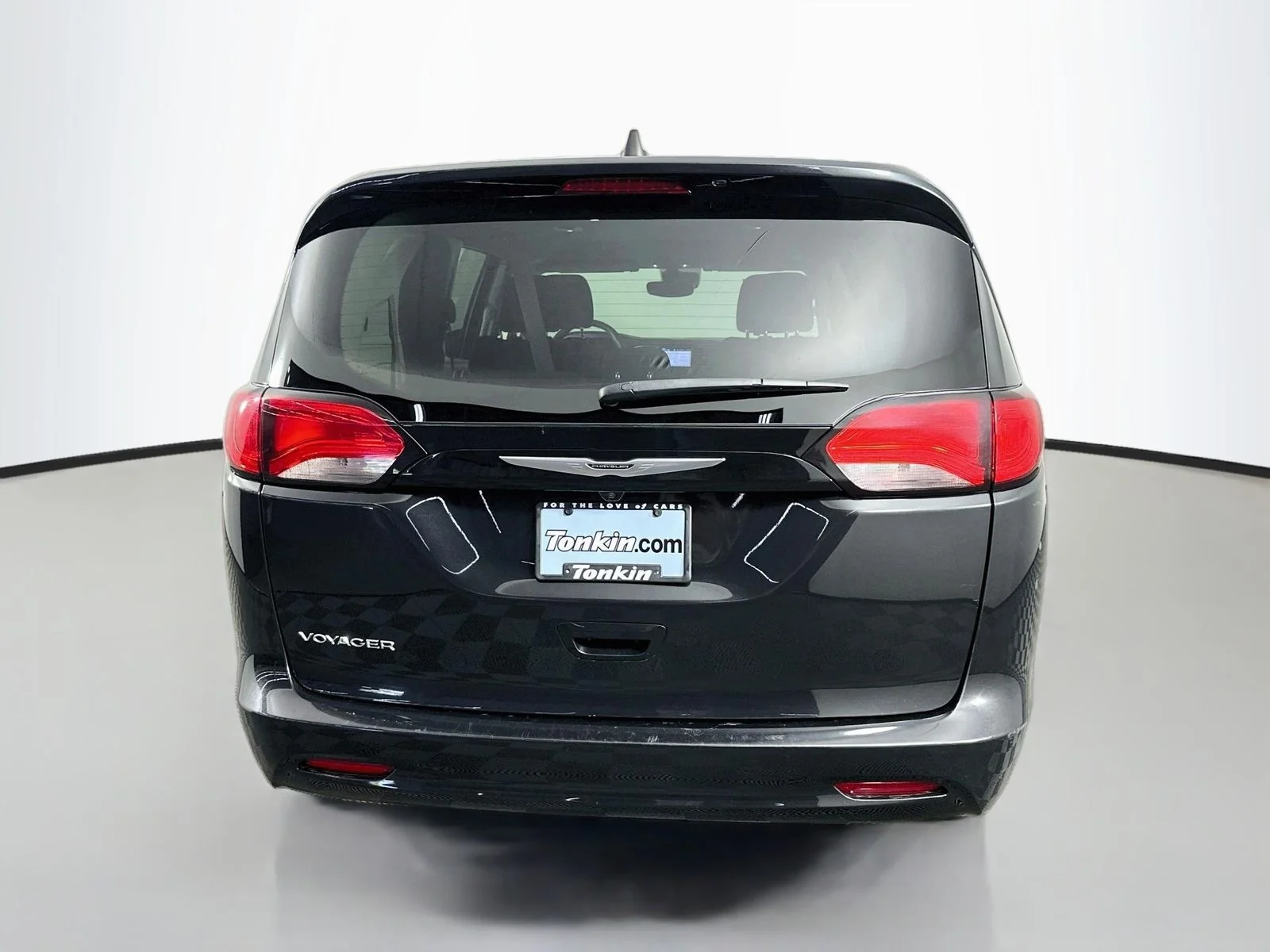 Used 2023 Brilliant Black Crystal Pearlcoat Chrysler LX image 7