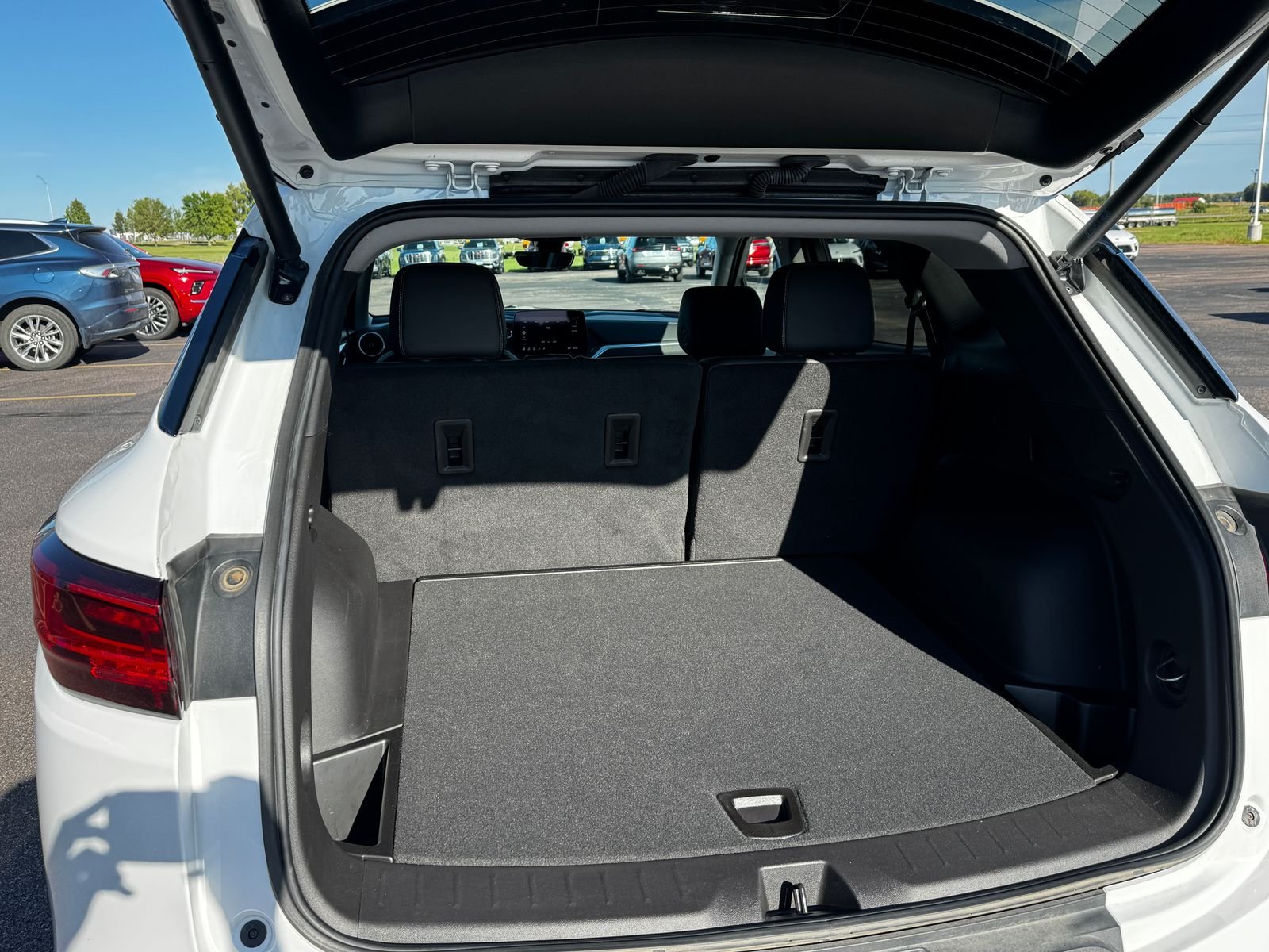 Used 2024 Summit White Chevrolet LT image 10