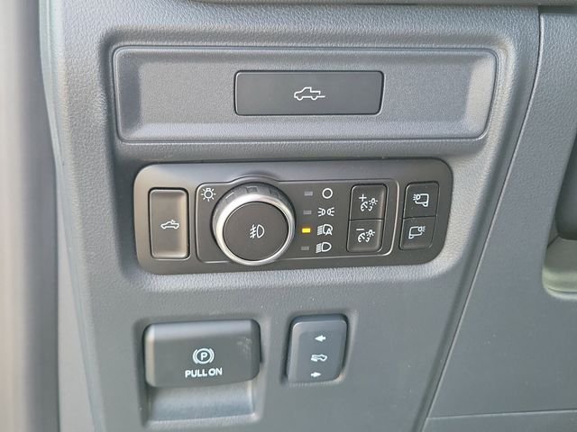 New 2026 Star White Metallic Tri-Coat Ford Platinum® image 16
