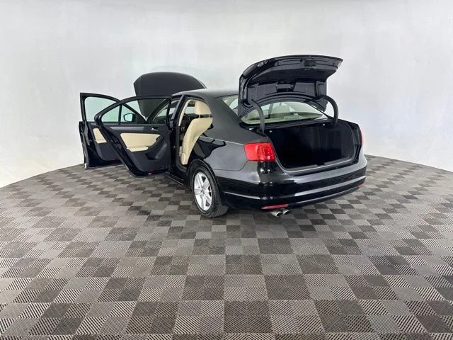 Used 2014  Volkswagen 2.0L TDI image 20