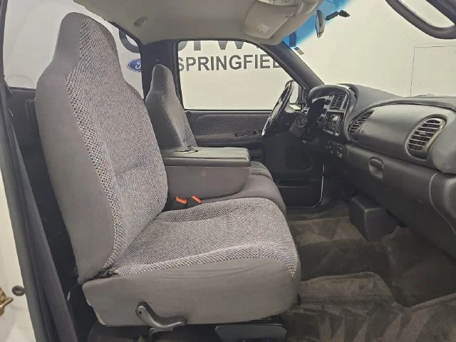 Used 2002  Dodge ST image 9