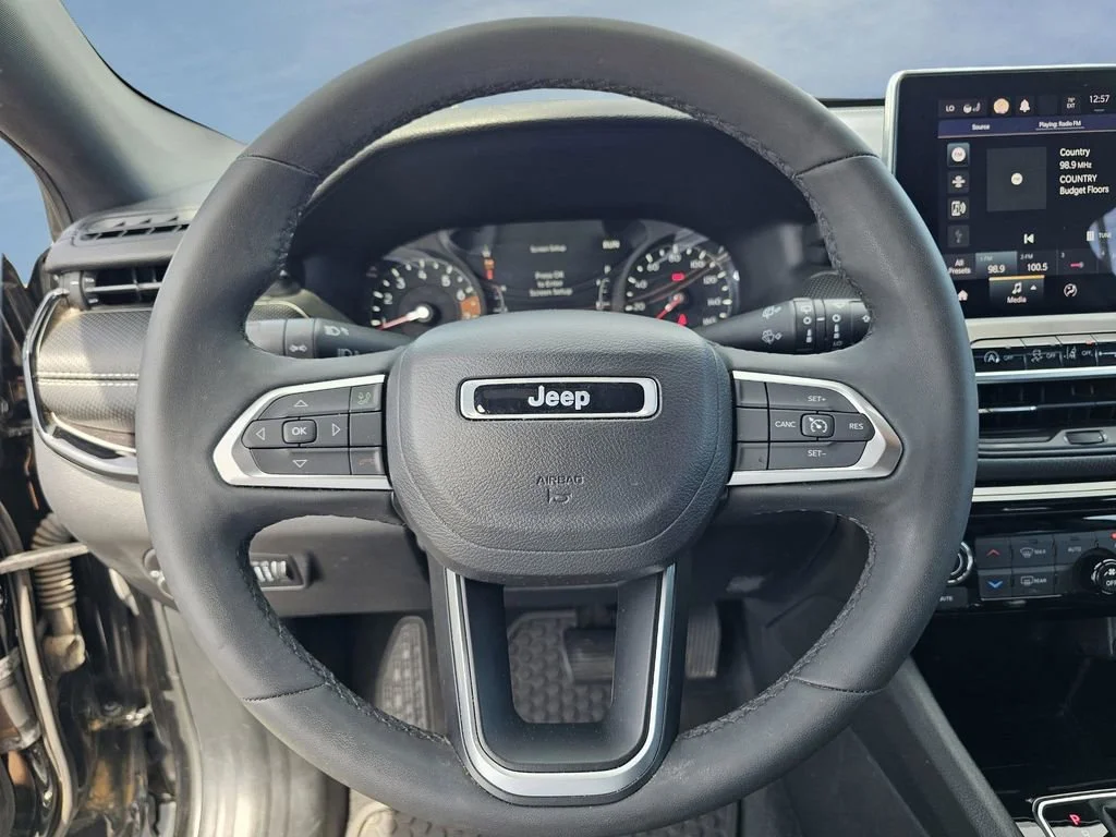 Used 2023 Diamond Black Cry Jeep Altitude image 19