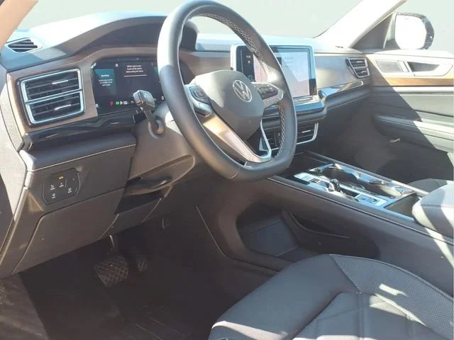Used 2026  Volkswagen 2.0T SE w/Technology image 8