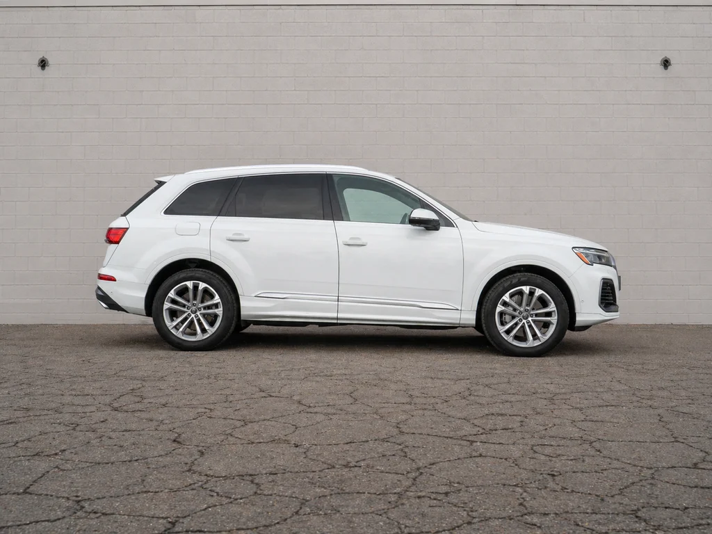 Used 2025 White Audi  image 8