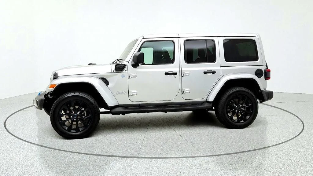 Used 2024 Silver Zynith Clearcoat Jeep Sahara 4x4 image 8