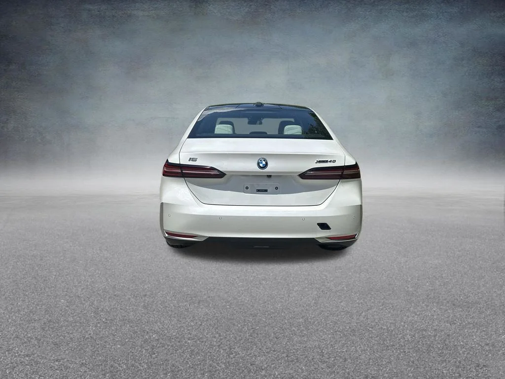 Used 2026 White BMW xDrive40 image 8