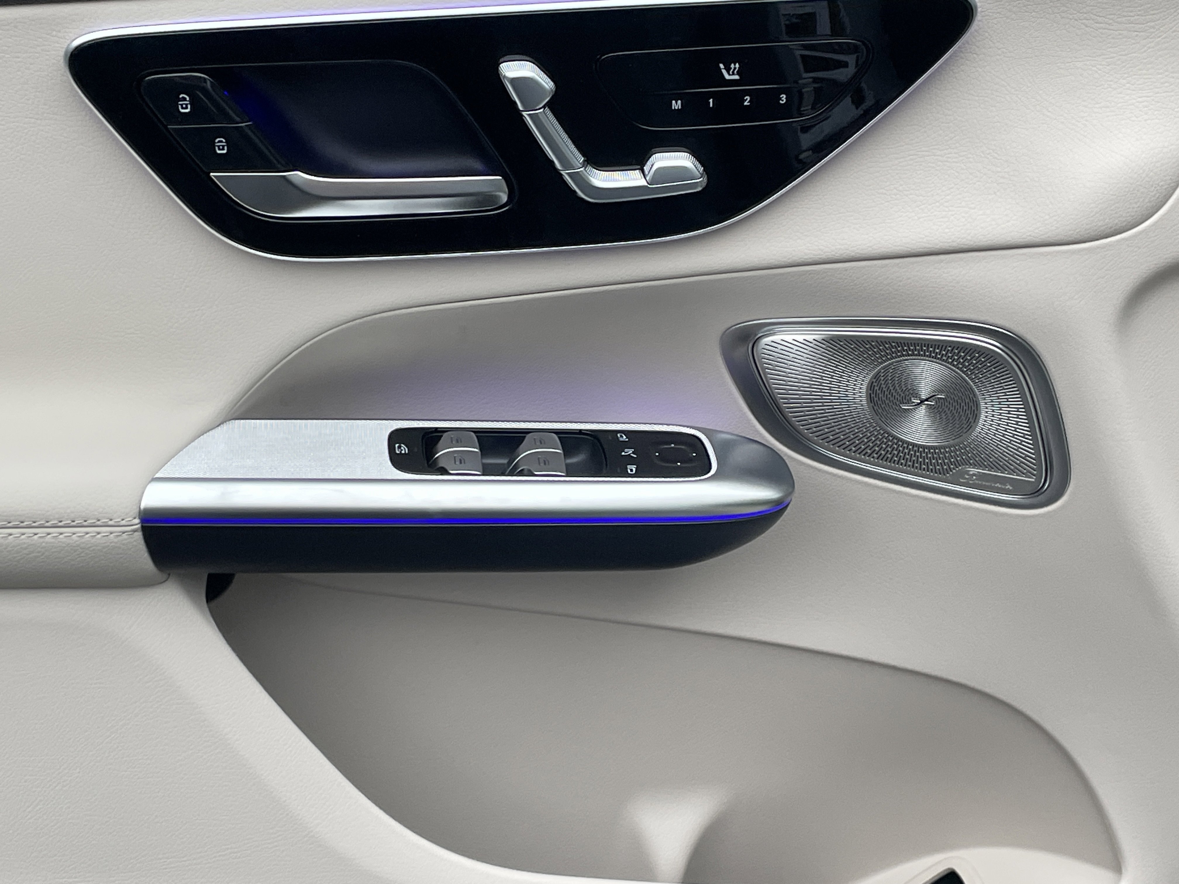 New 2026 Cirrus Silver Metallic Mercedes-Benz GLC 300 SUV image 18