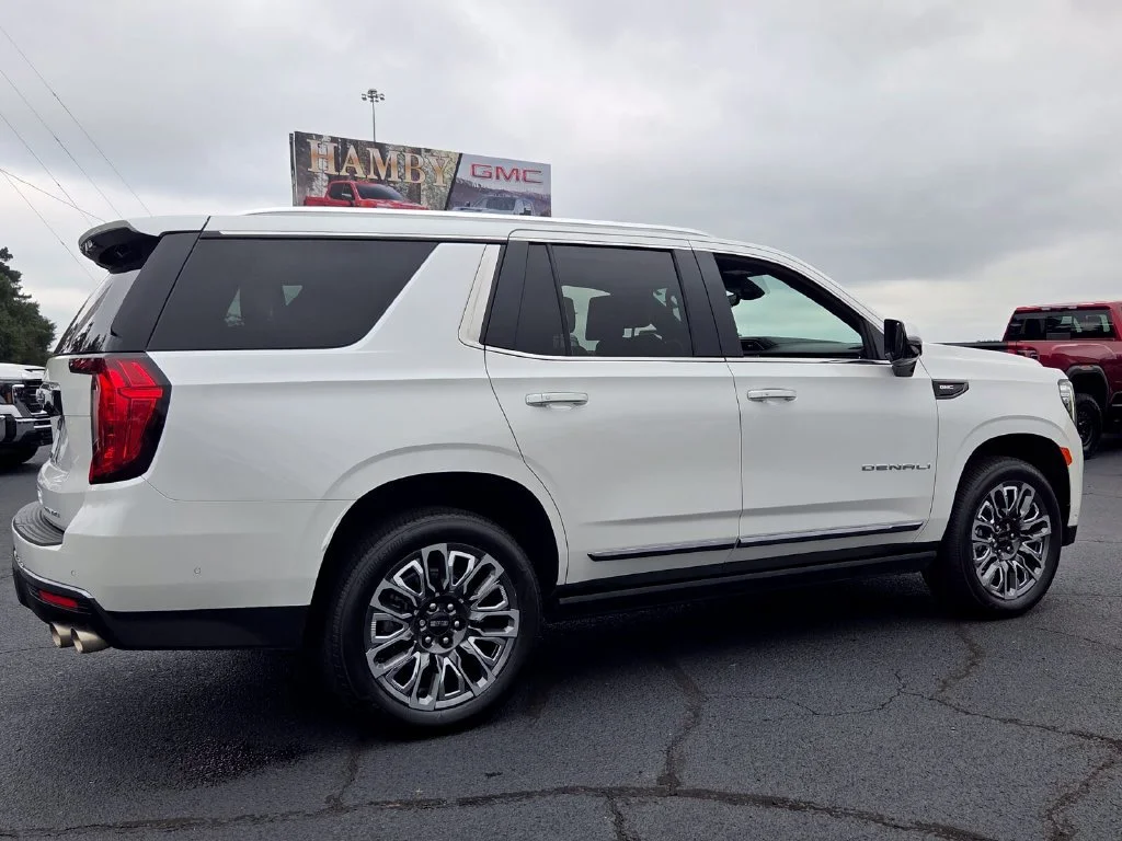Used 2023 WHITE FROST TRICOAT GMC Denali Ultimate image 18