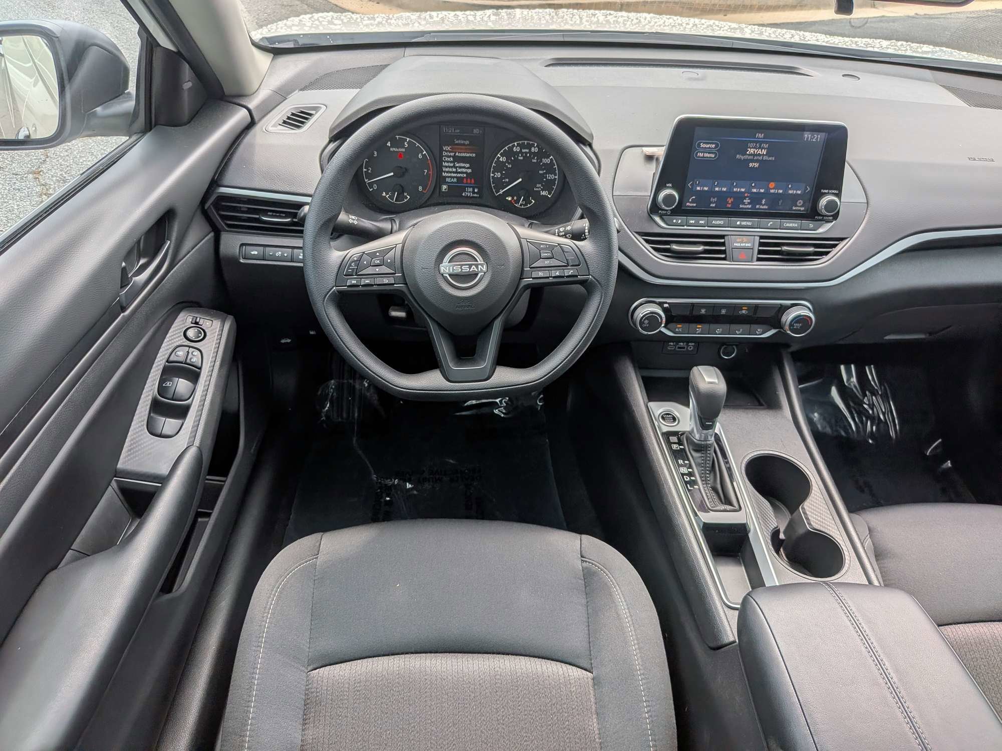 Certified Used 2025 White Nissan 2.5 S image 13