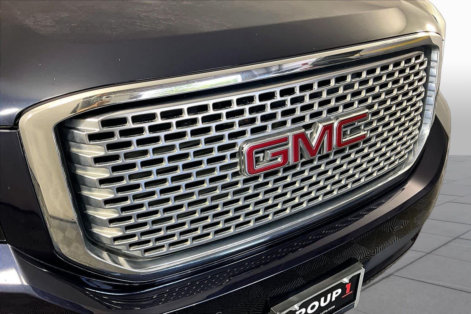 Used 2017 Dark Sapphire Blue Metallic GMC Denali image 26