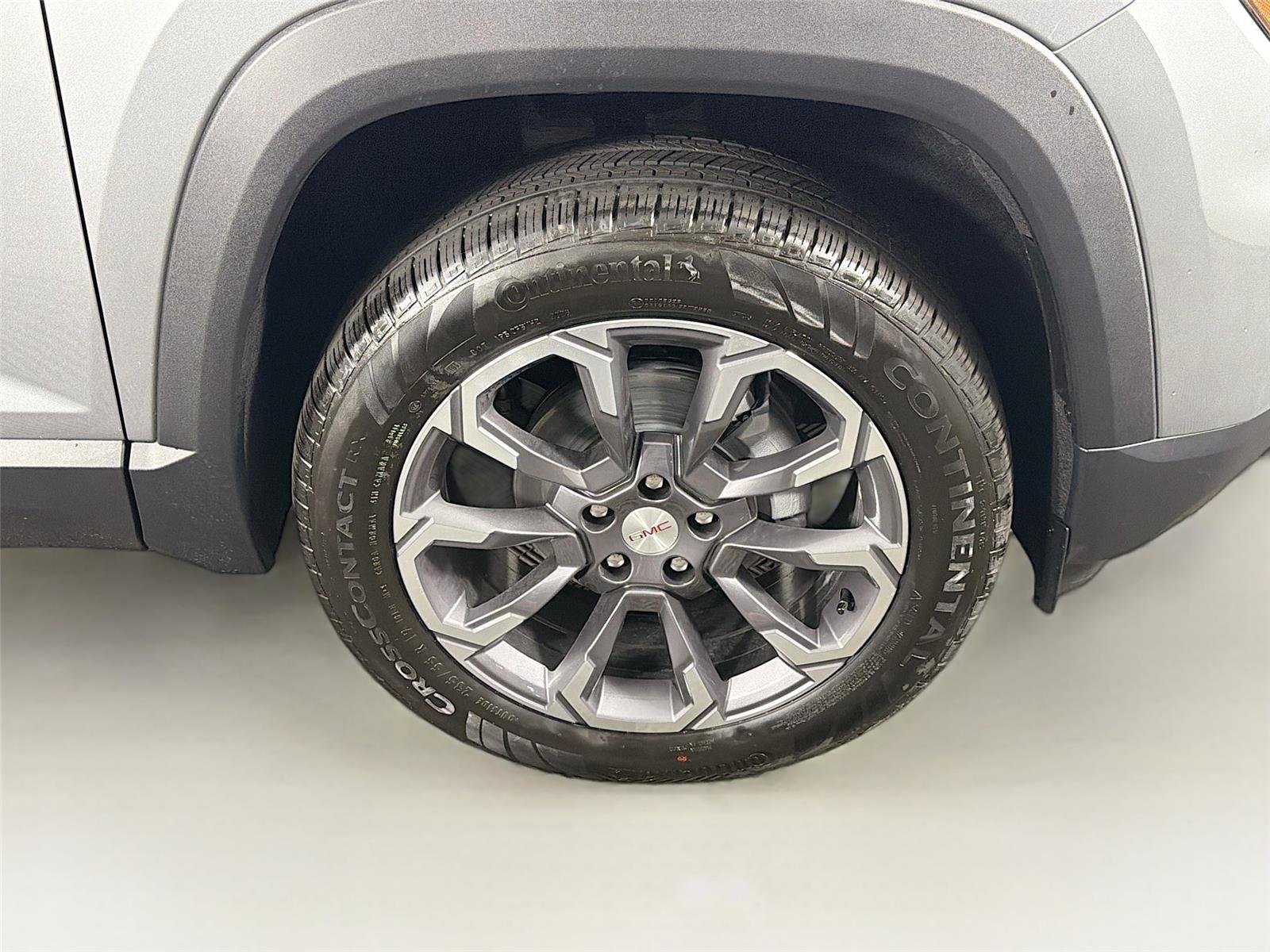 New 2027 Sterling Metallic GMC AWD Elevation image 37