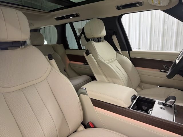 New 2026 Eiger Grey Land Rover SE image 23
