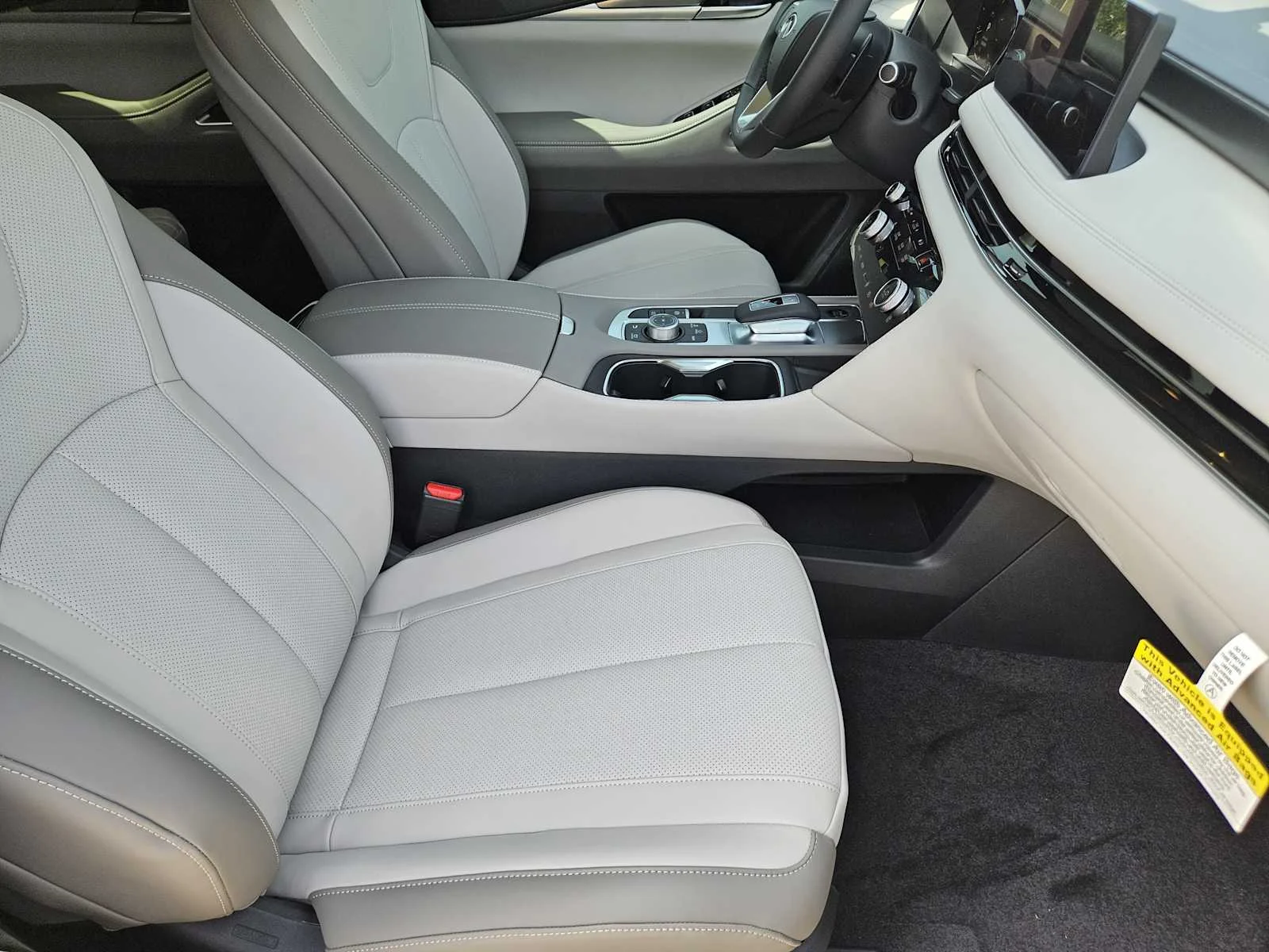 New 2026 DEEP EMERALD INFINITI Luxe FWD image 9