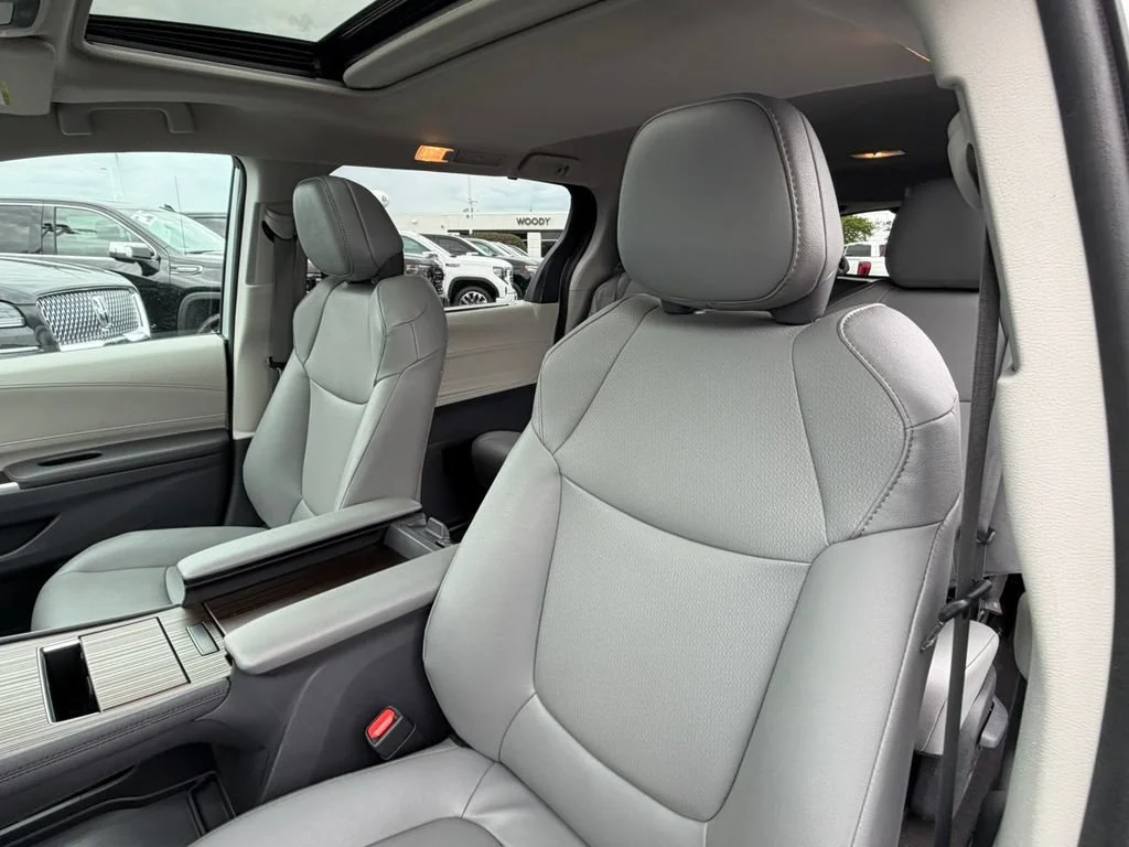 2024 Toyota Sienna XLE - Photo 25