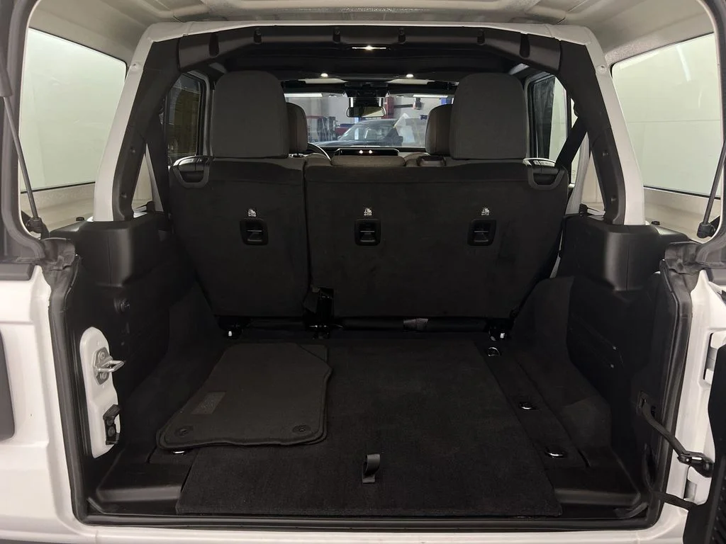 Used 2025 White Jeep Sport S image 19