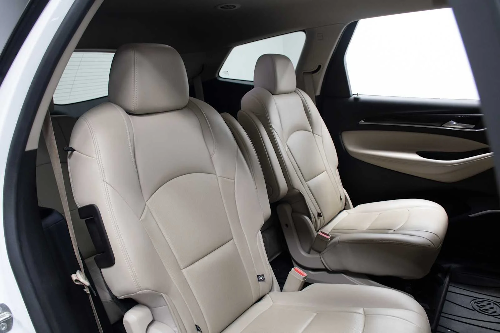 Used 2021 Summit White Buick Essence image 20