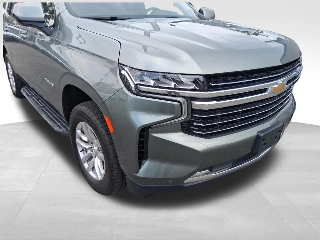 Used 2023 Green Chevrolet LT image 2